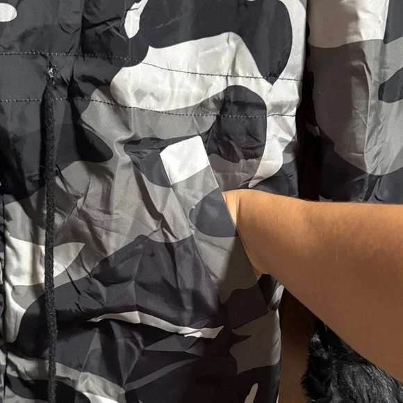 Black Fur-Trimmed Camouflage Parka - Picture 4 of 15